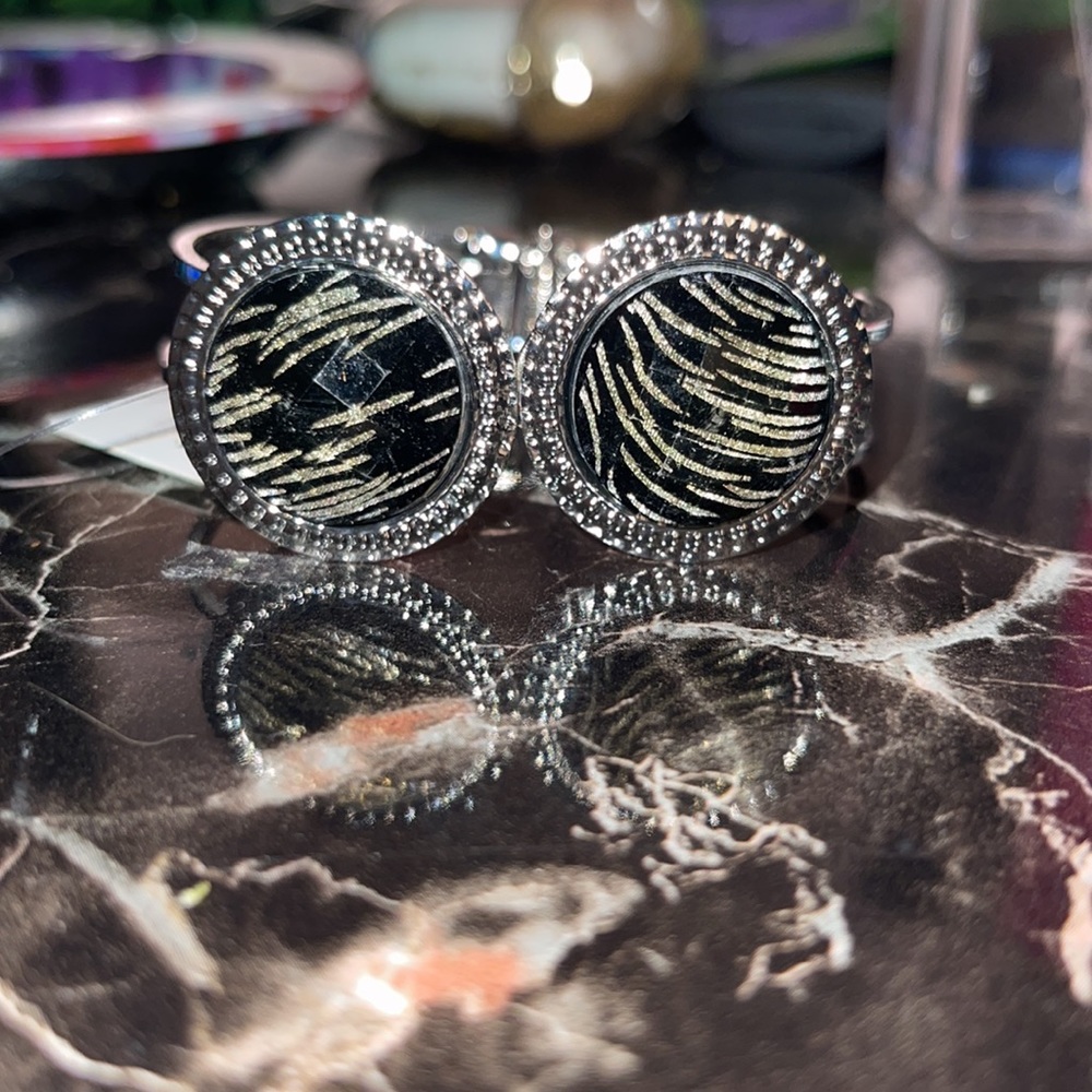 Urban style snap bangle